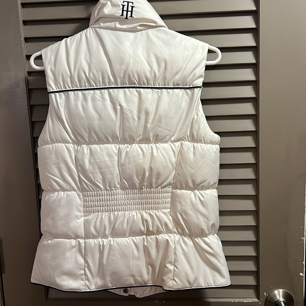 TOMMY HILFIGER Women’s S/P White Puffer Vest - Picture 7 of 15